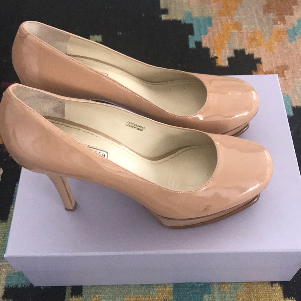 Vera Wang Lavendar label Nude Patent Leather Heels